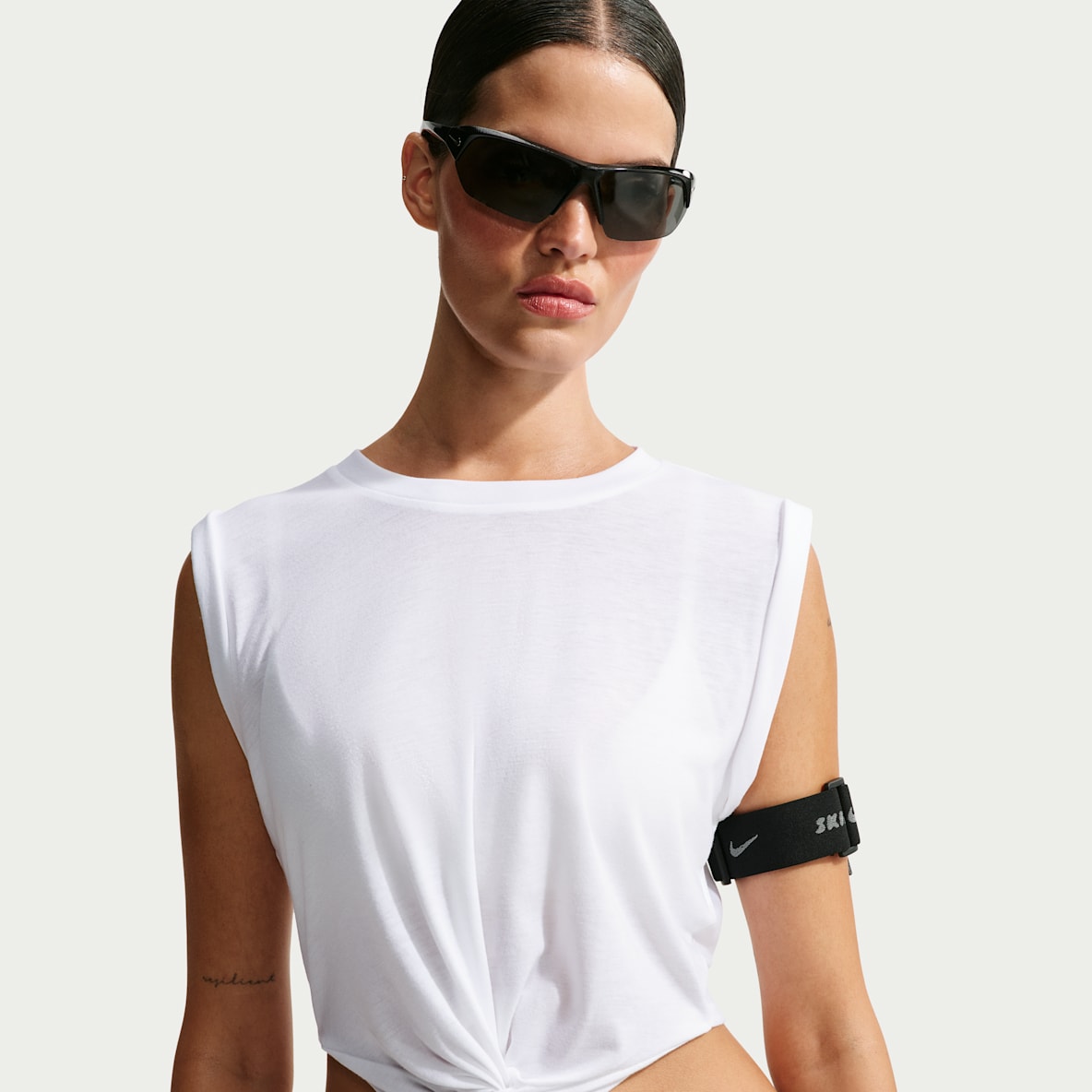 NikeSKIMS Performance Cotton Blend 女子速干短款扭结式背心