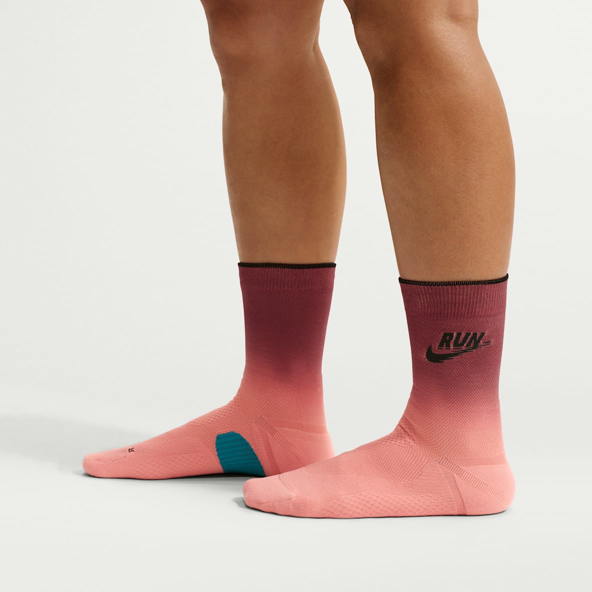 Nike Run Midweight 速干中筒跑步袜（1 双）