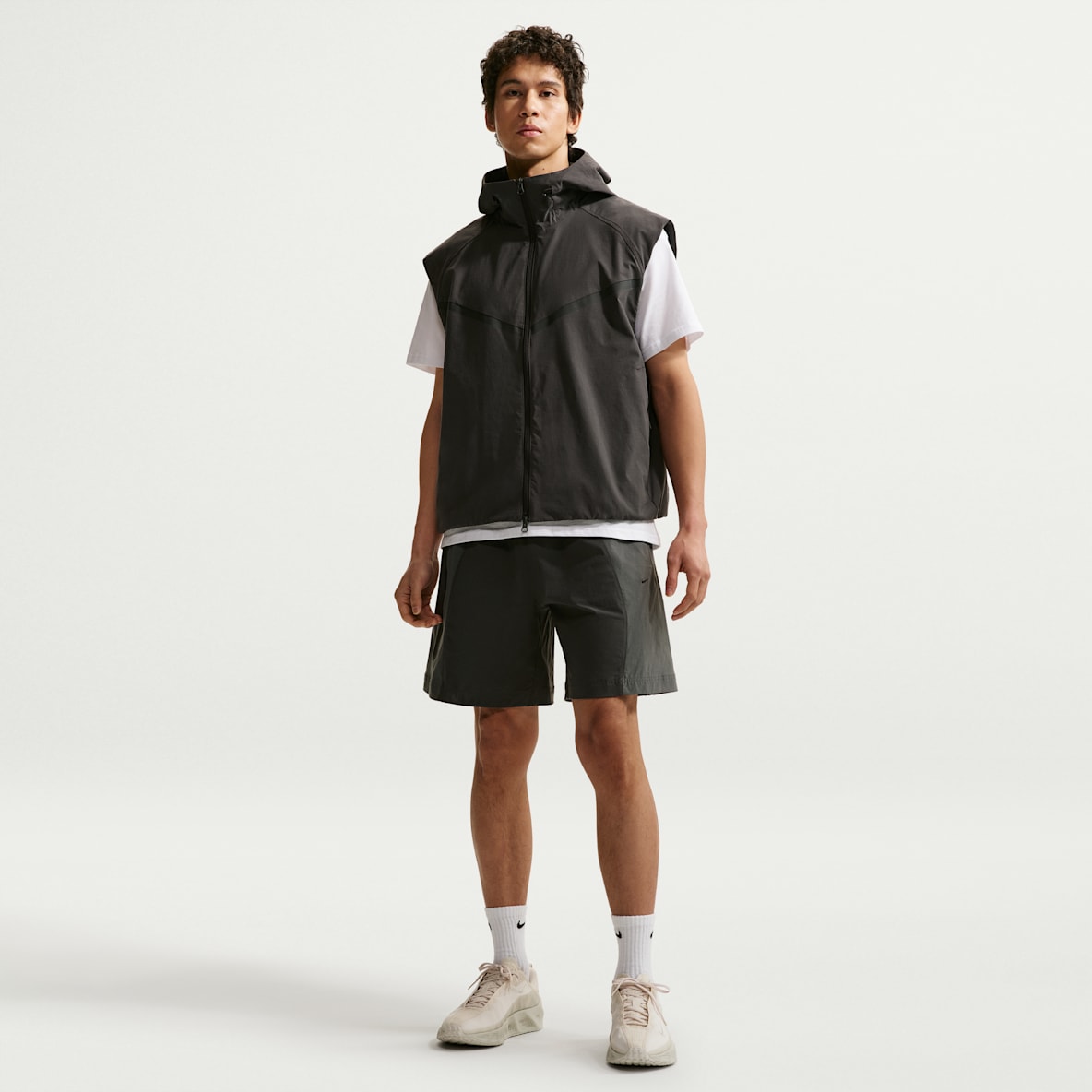 Nike Tech Dri-FIT 男子速干梭织撞色短裤