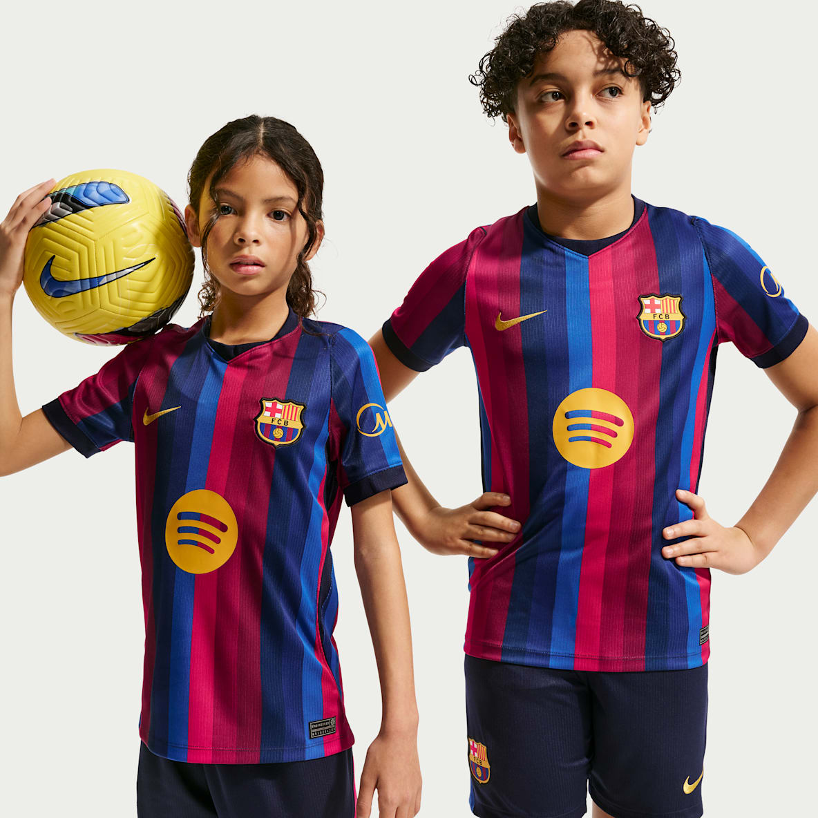 2026/27 赛季巴萨主场球迷版 Nike Dri-FIT 大童速干短袖足球球衣