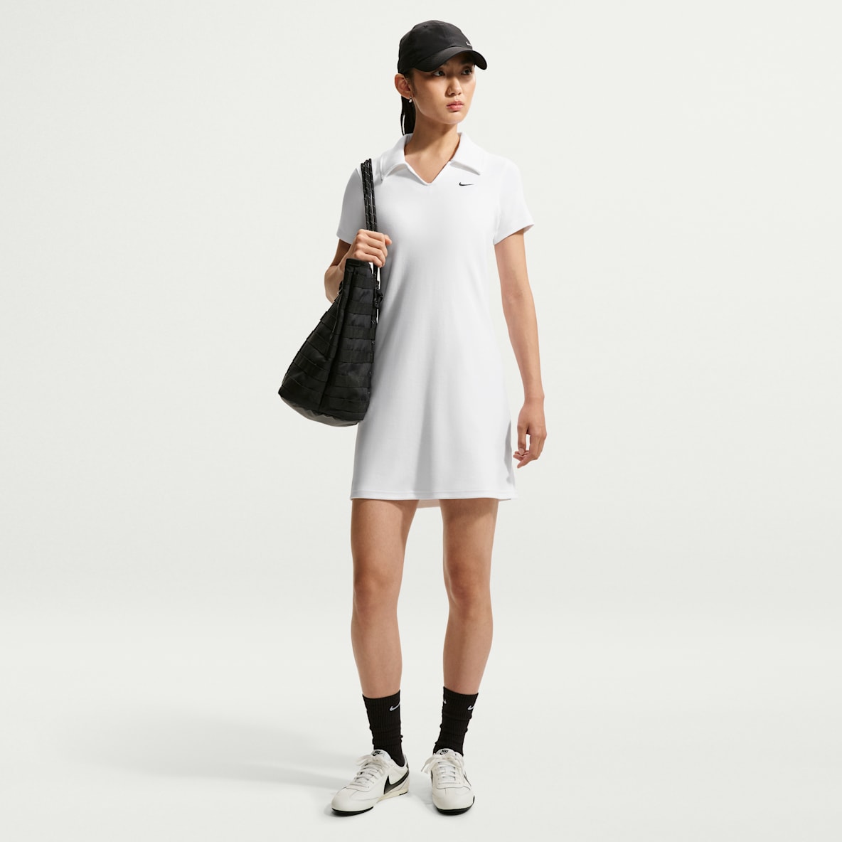 Nike Sportswear Chill Knit 女子修身翻领短袖连衣裙