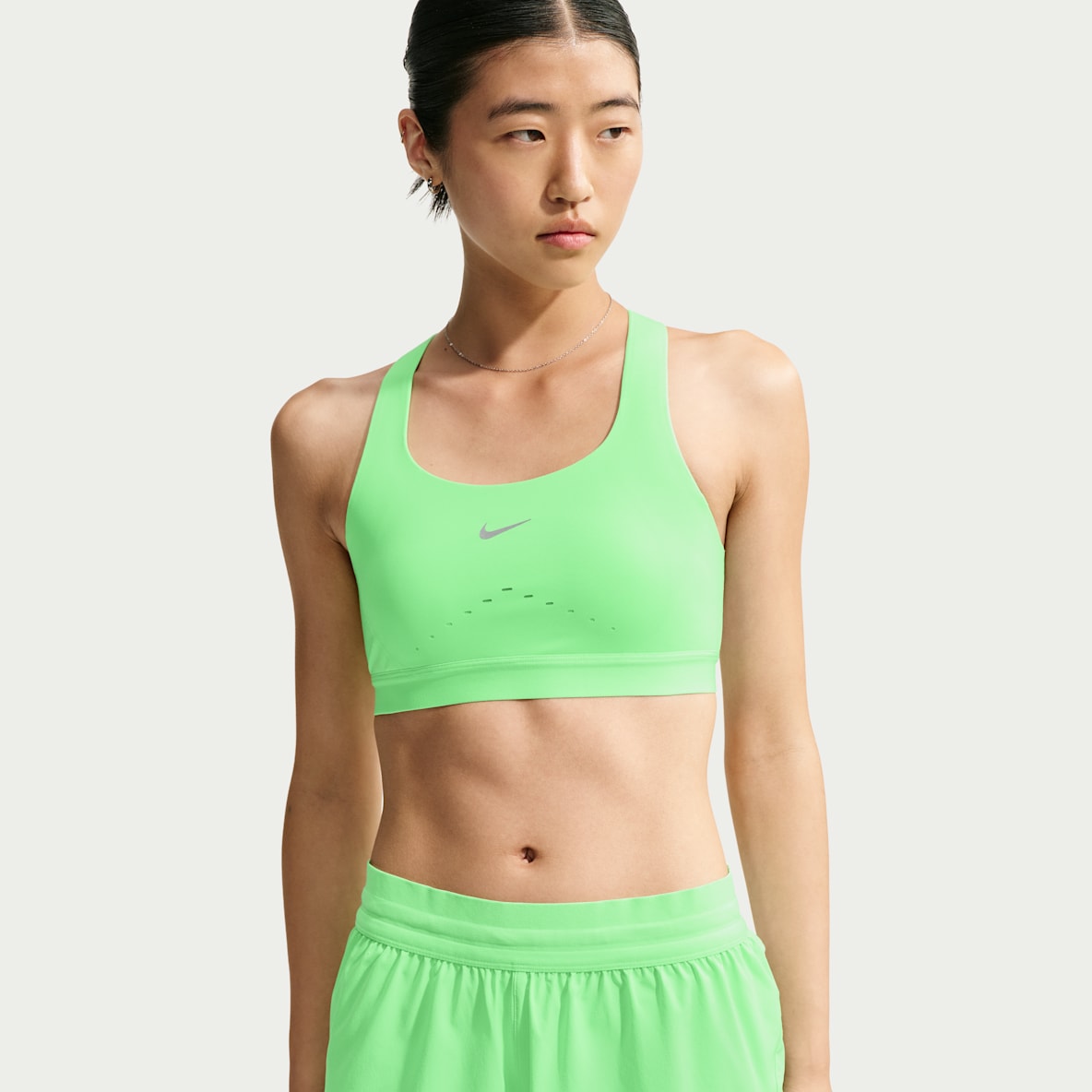 Nike Swift 女子速干高强度支撑轻衬运动内衣