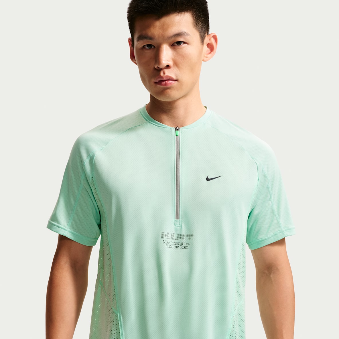 Nike Dri-FIT 男子速干短袖跑步上衣