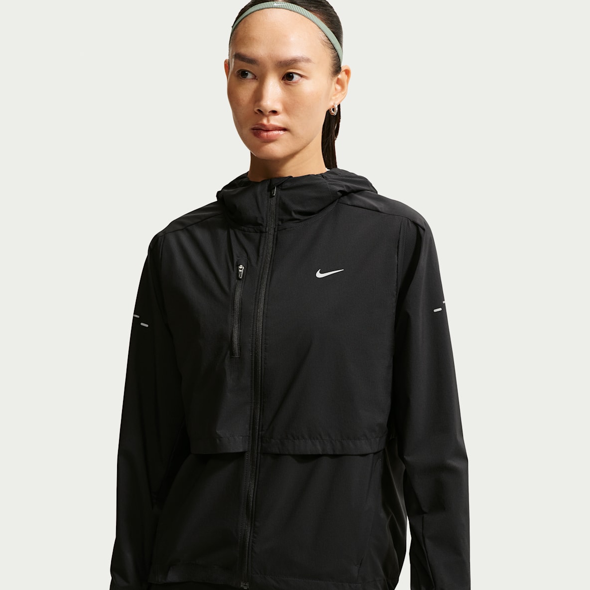 Nike Swift Storm-FIT 女子防风拒水跑步夹克