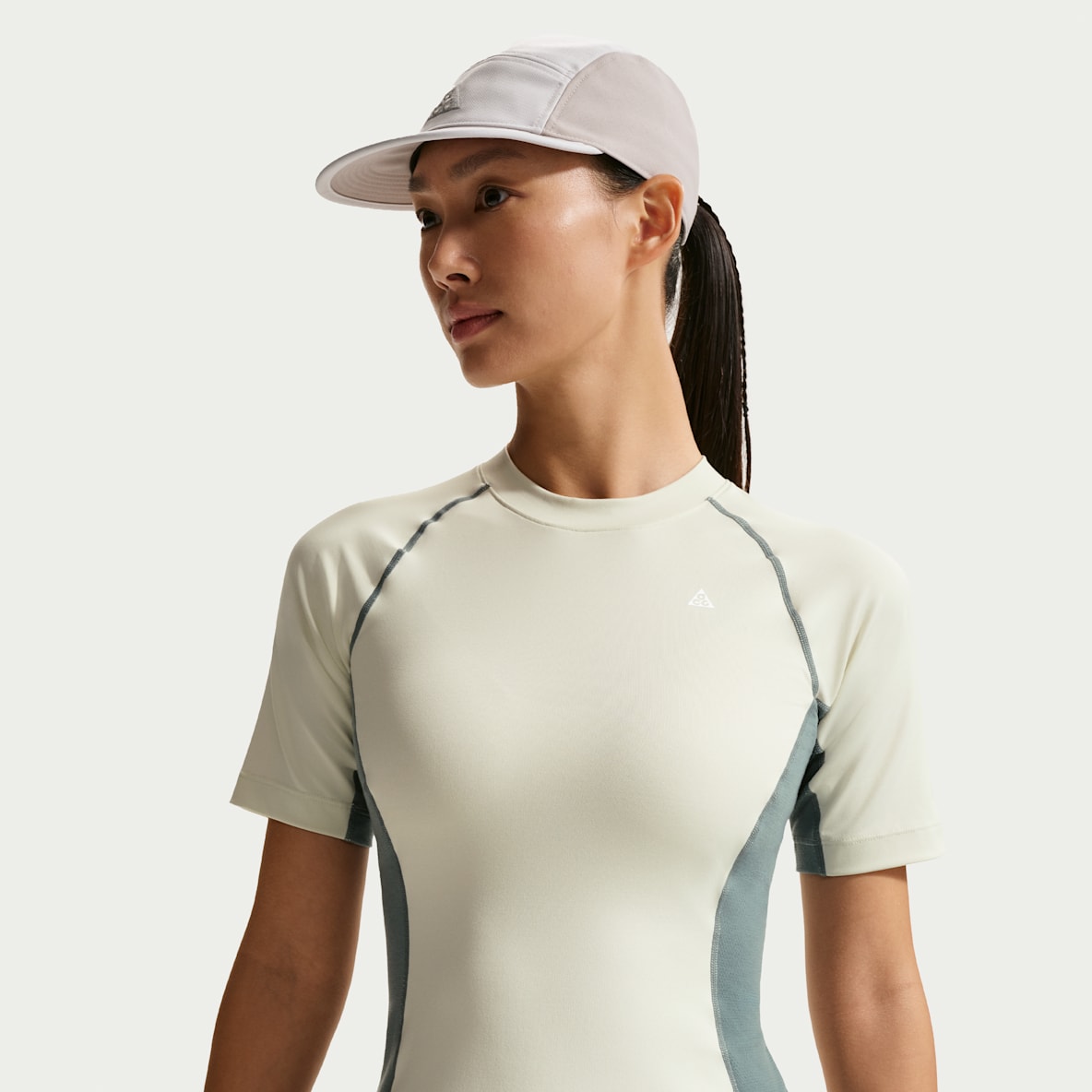 Nike ACG "Wildsee" Dri-FIT 女子速干修身短袖运动上衣