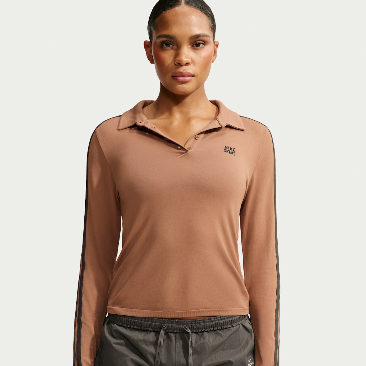 NikeSKIMS Stretch Knit 2.0 女子速干长袖翻领上衣