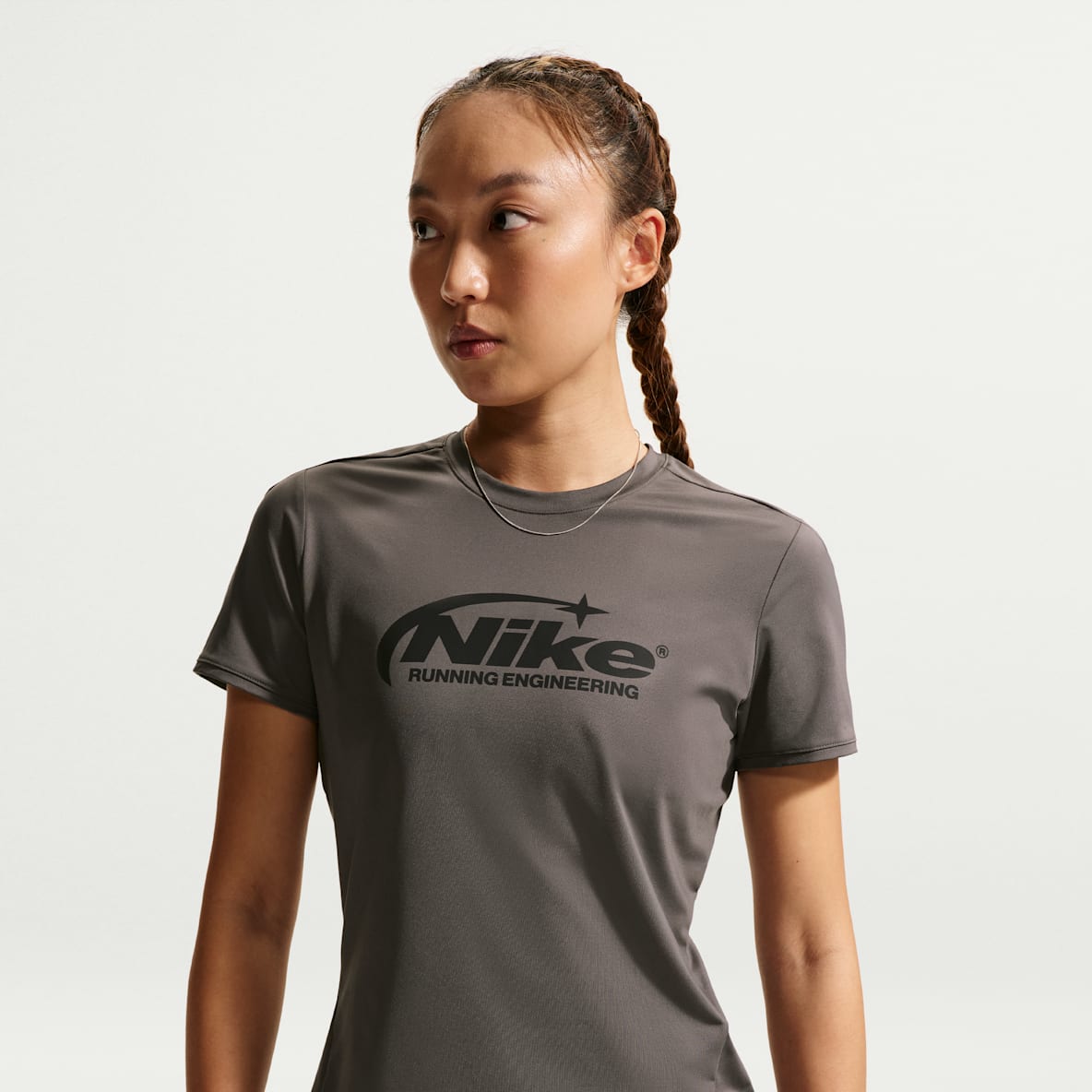 Nike Swift Dri-FIT 女子速干跑步上衣