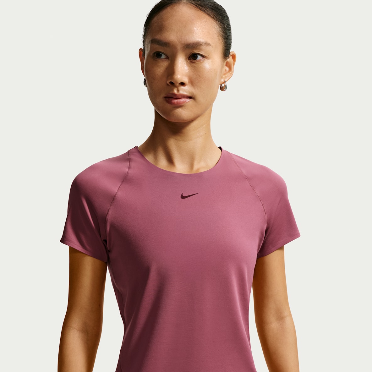 Nike Universa Dri-FIT 女子速干短袖上衣