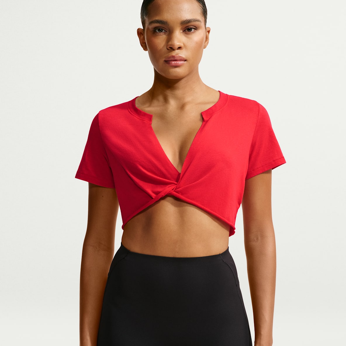 NikeSKIMS Performance Cotton Blend 女子速干 V 领短款扭结式短袖上衣