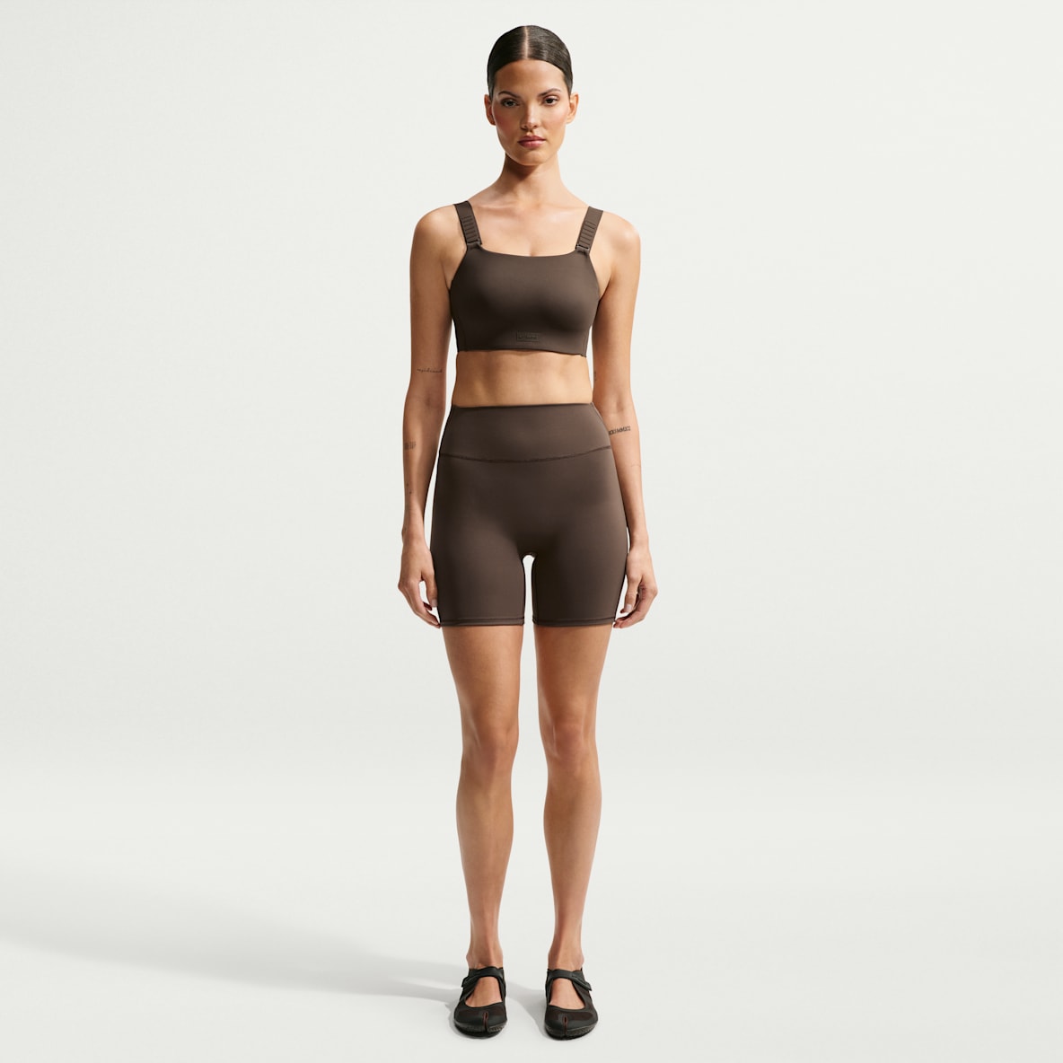 NikeSKIMS Matte 女子速干高腰骑行短裤