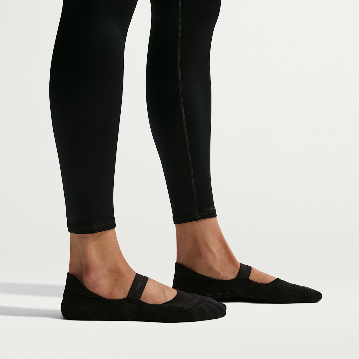 NikeSKIMS Dri-FIT 女子速干普拉提船袜(1 双)