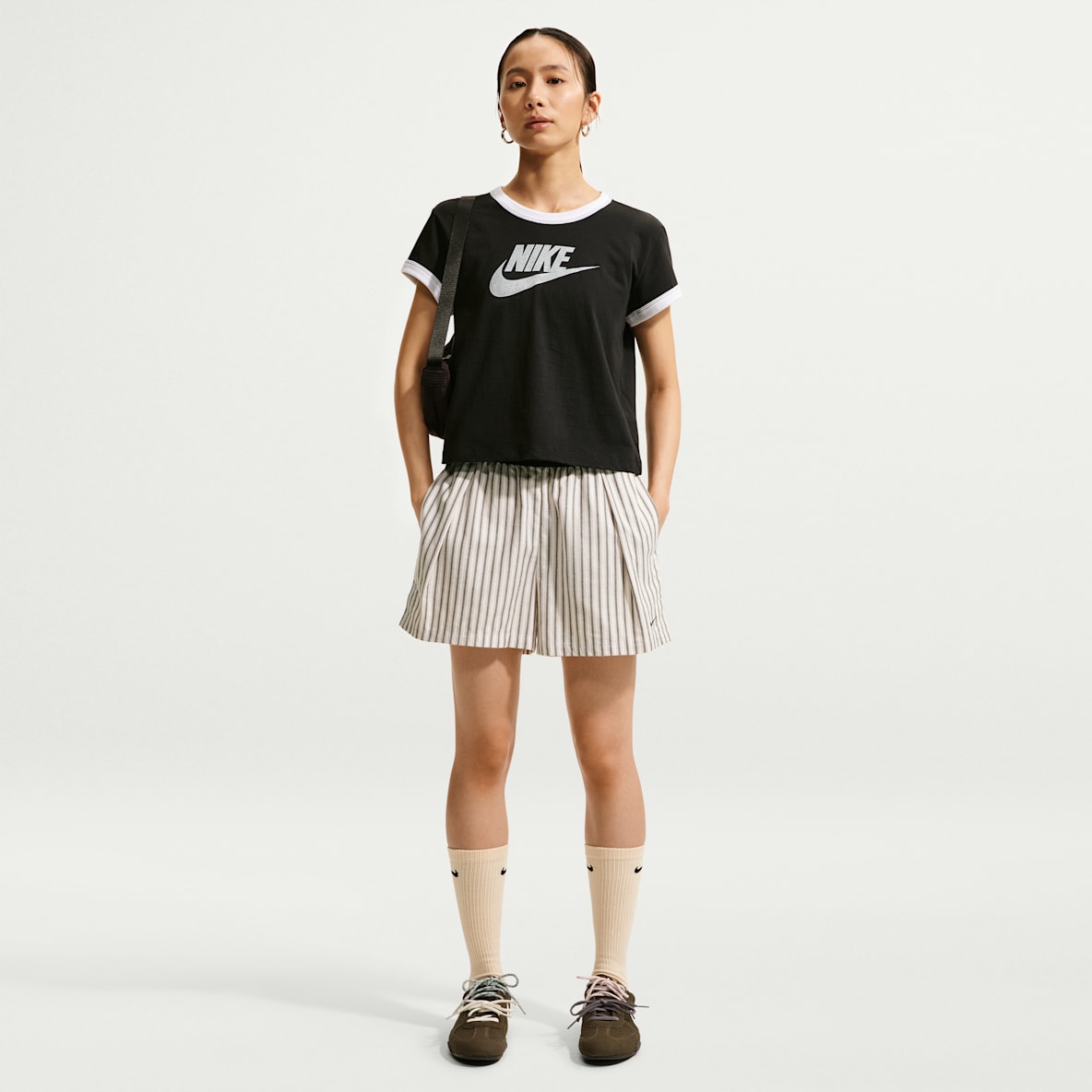 Nike Sportswear Chill Poplin 女子宽松中腰条纹短裤