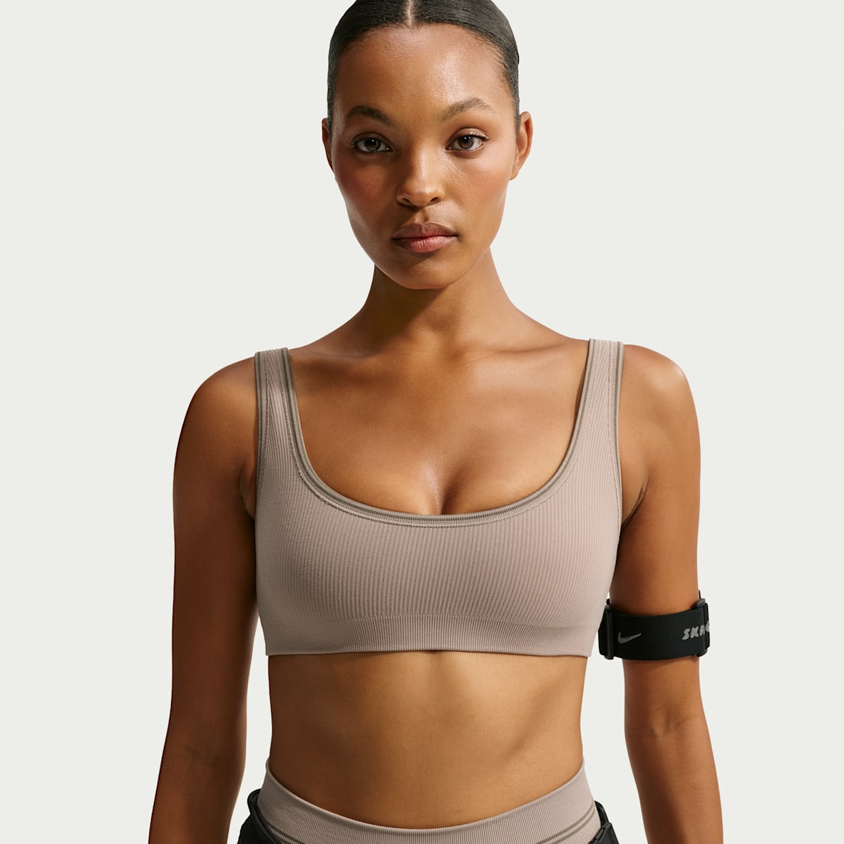 NikeSKIMS Ribbed 女子 U 领运动内衣