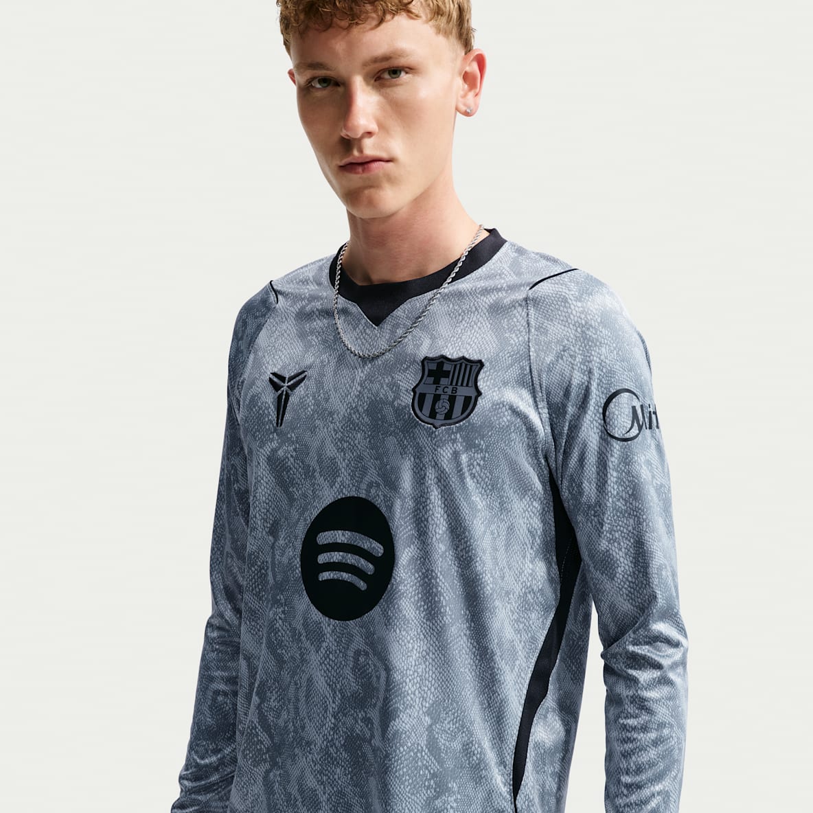 2026/27 赛季巴萨客场守门员球迷版 Kobe Dri-FIT 速干科技科比男子足球球衣