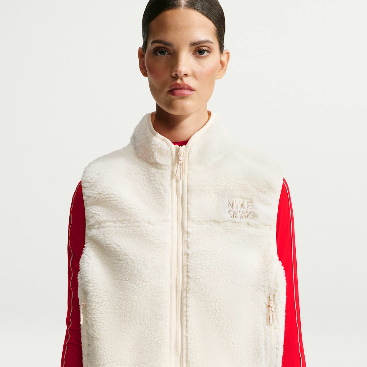NikeSKIMS Sherpa 女子 Oversize 风仿羊羔绒马甲
