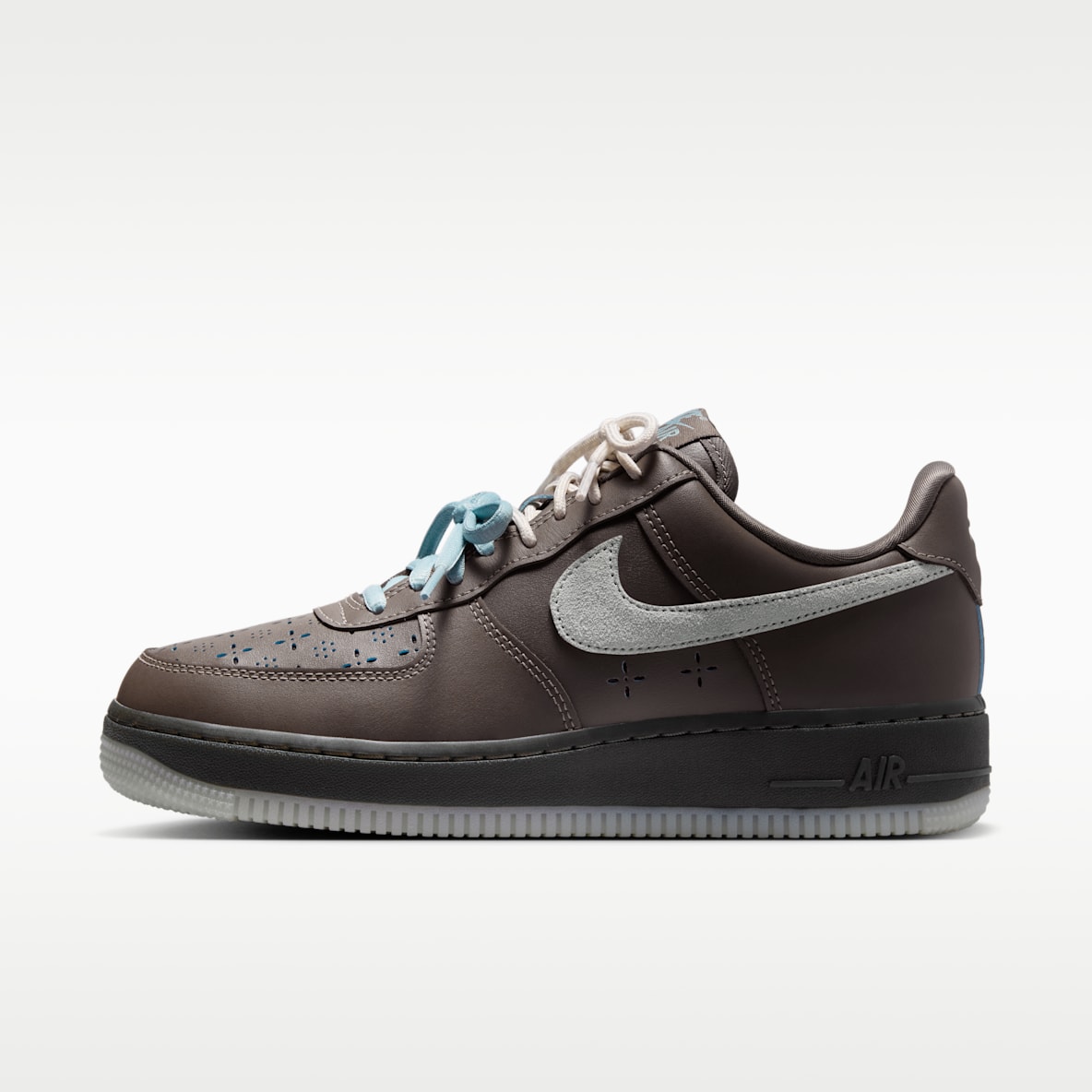 Nike Air Force 1 '07 LV8 女子空军一号运动鞋