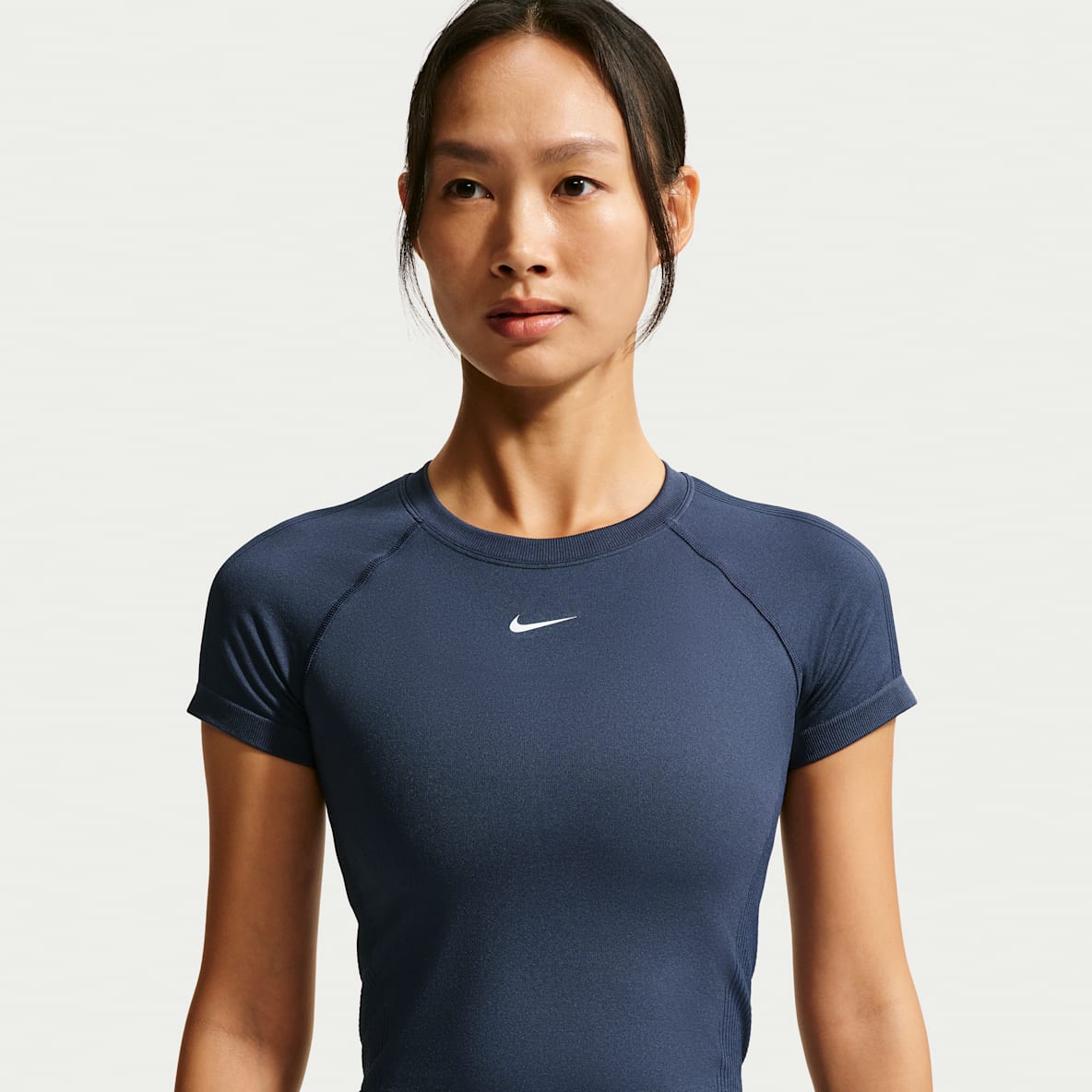 Nike Pro Dri-FIT 女子平整缝线速干塑性训练短袖T恤