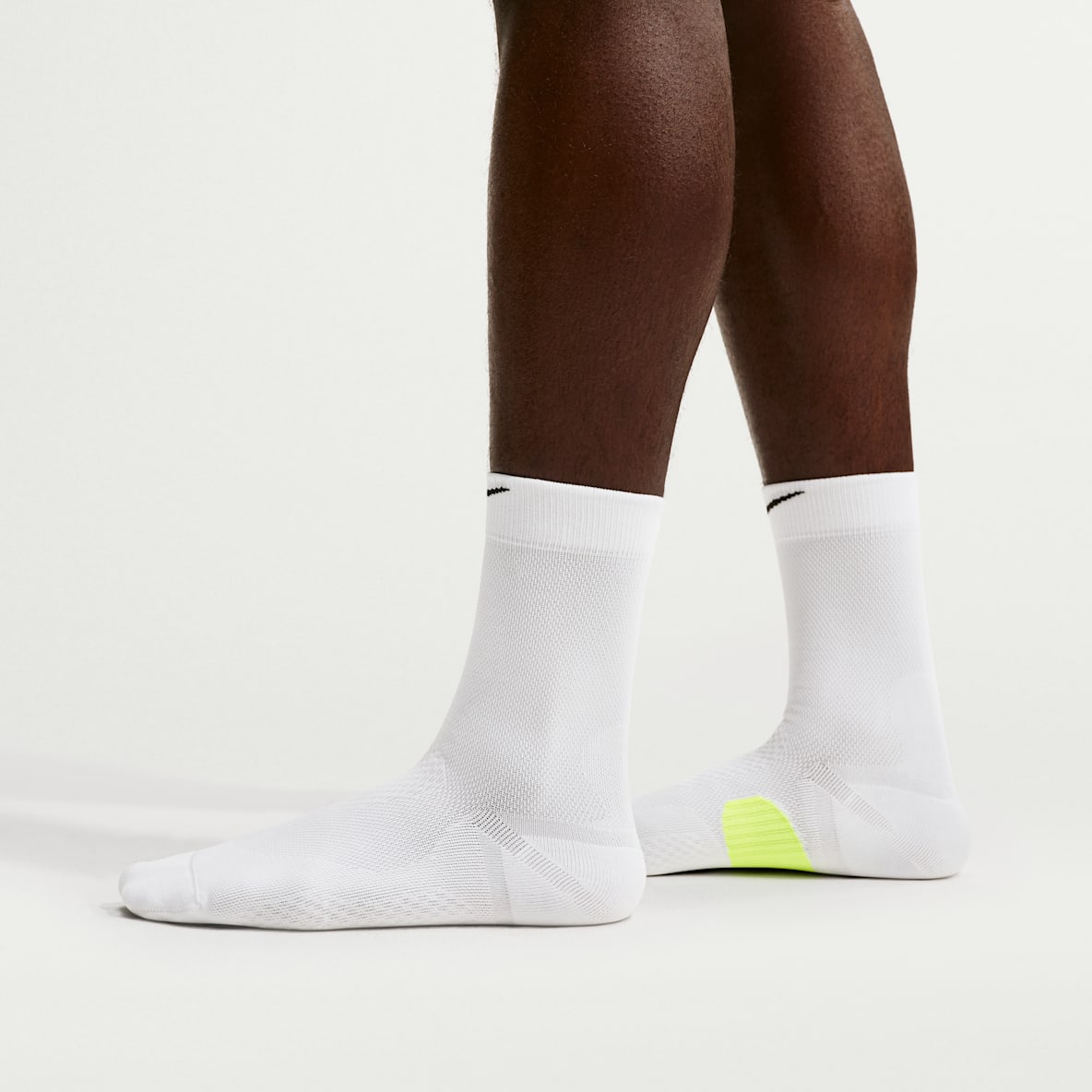 Nike Running Midweight 速干中筒运动袜(1 双)