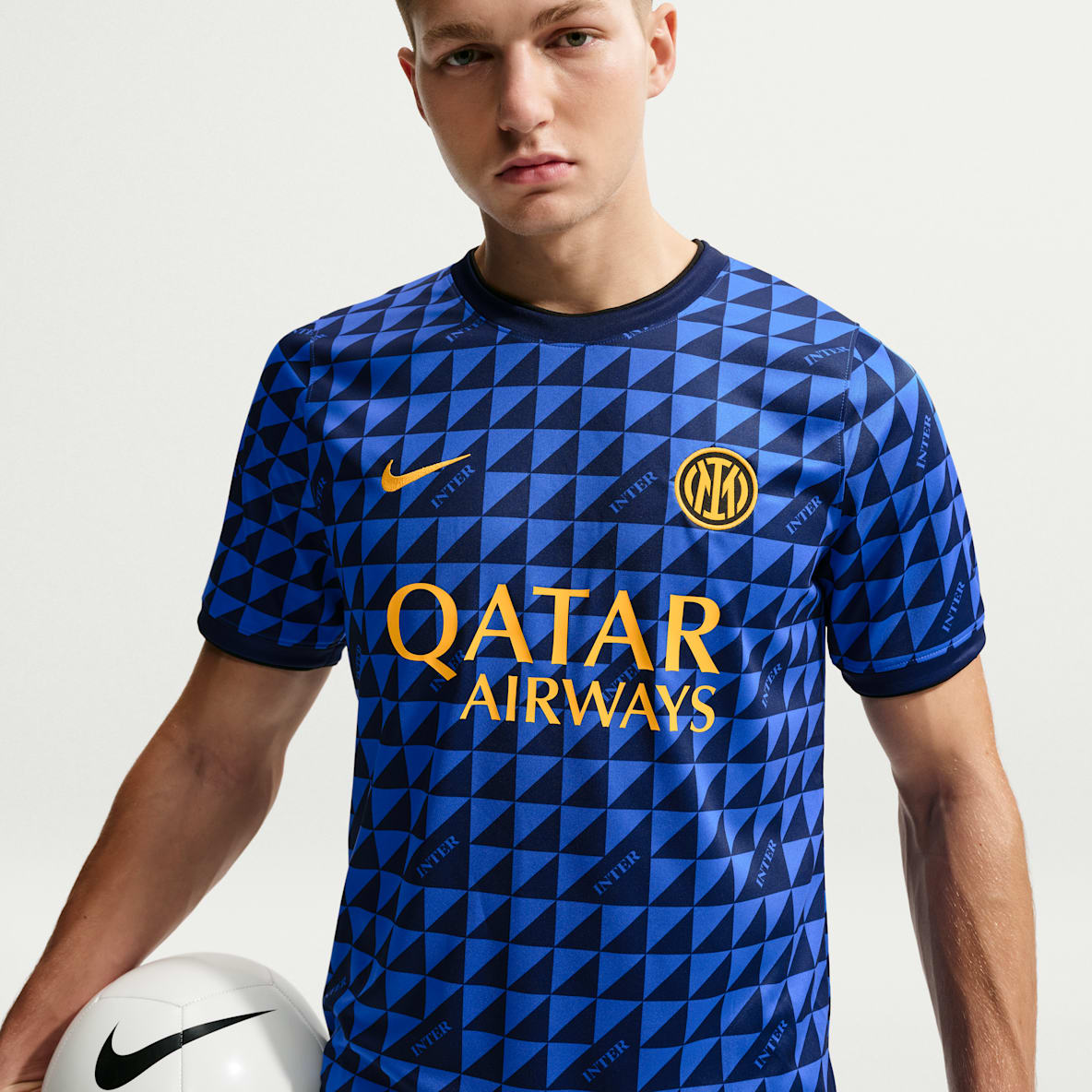 国际米兰 Nike Dri-FIT 男子速干赛前短袖足球上衣