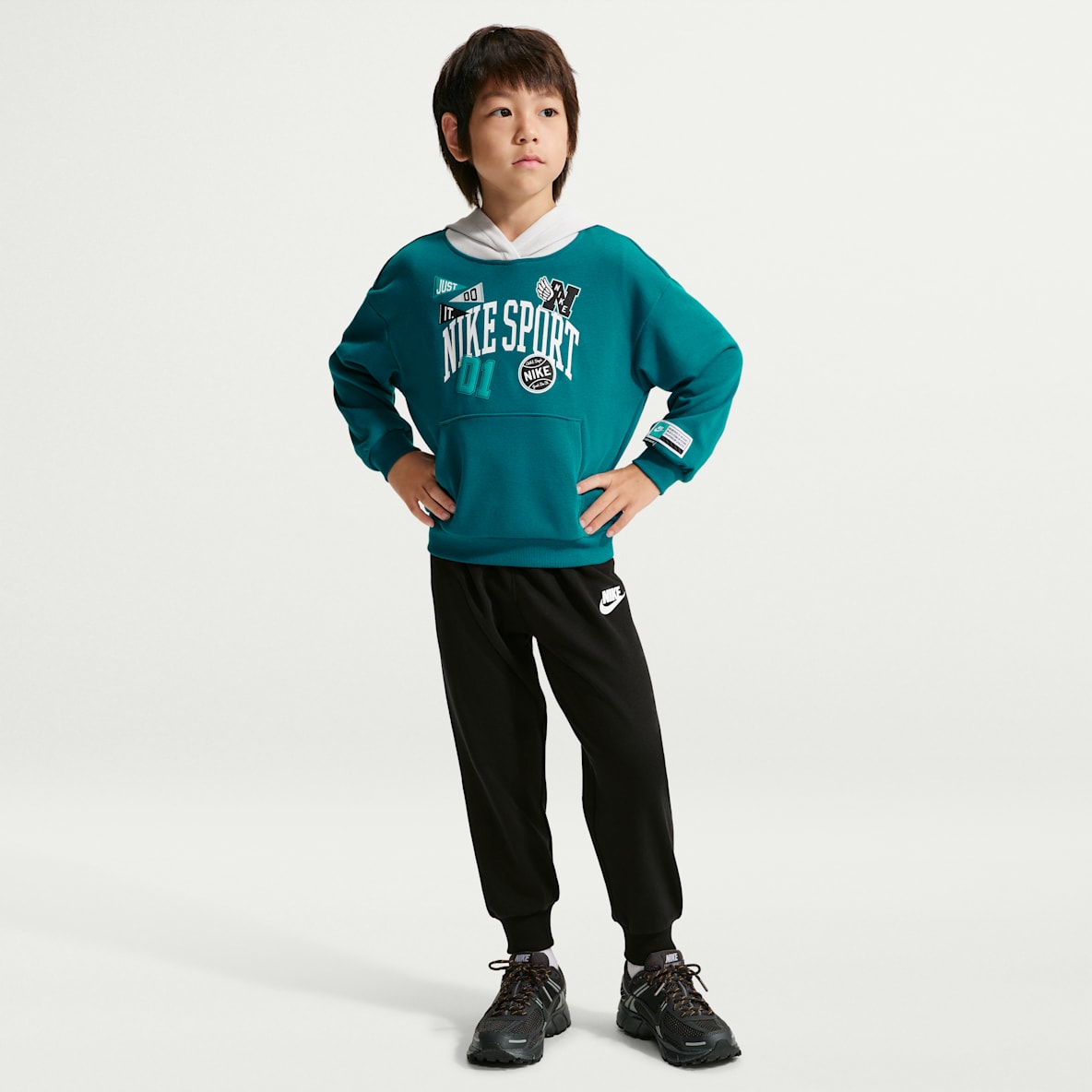 Nike Sportswear Multisport 幼童套头连帽衫和长裤套装