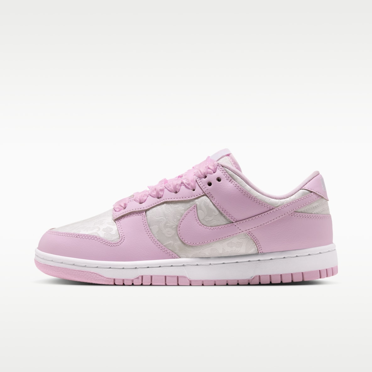 Nike Dunk Low SE 女子运动鞋