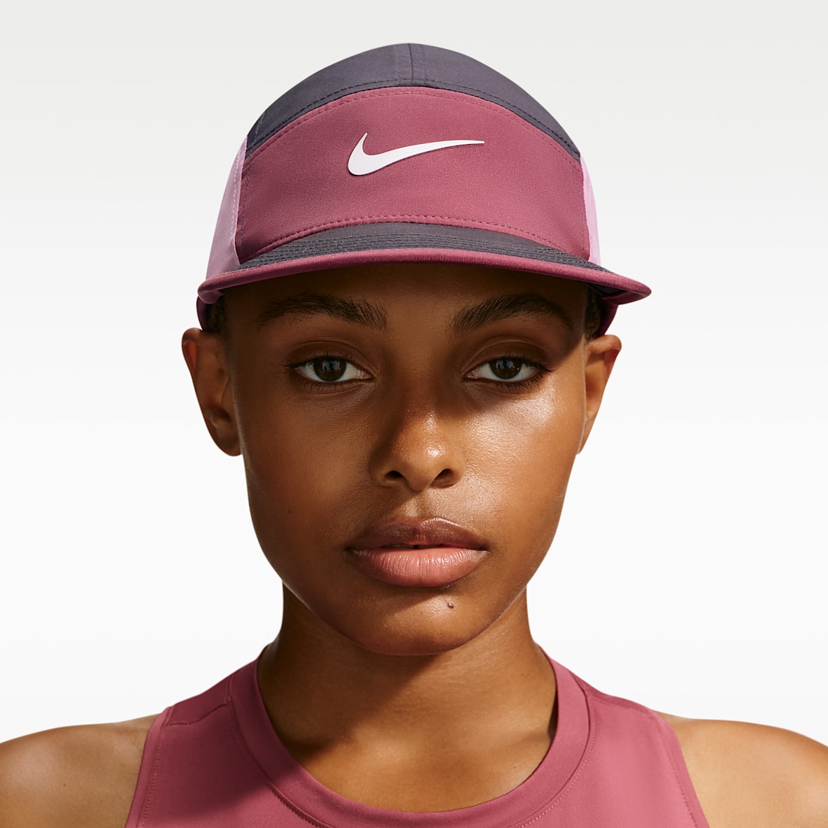Nike Fly Dri-FIT 耐克女子夜跑系列速干软顶耐克勾运动帽