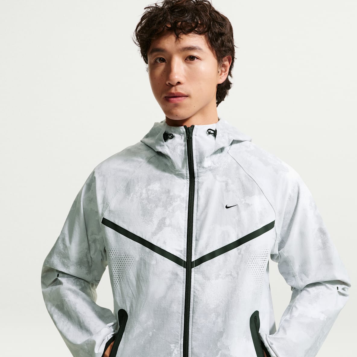 Nike Tech Windrunner Dri-FIT 男子速干梭织全长拉链开襟夹克