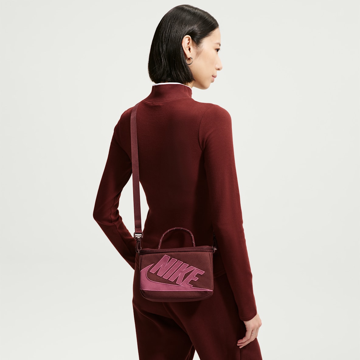 Nike 鞋盒式斜挎包