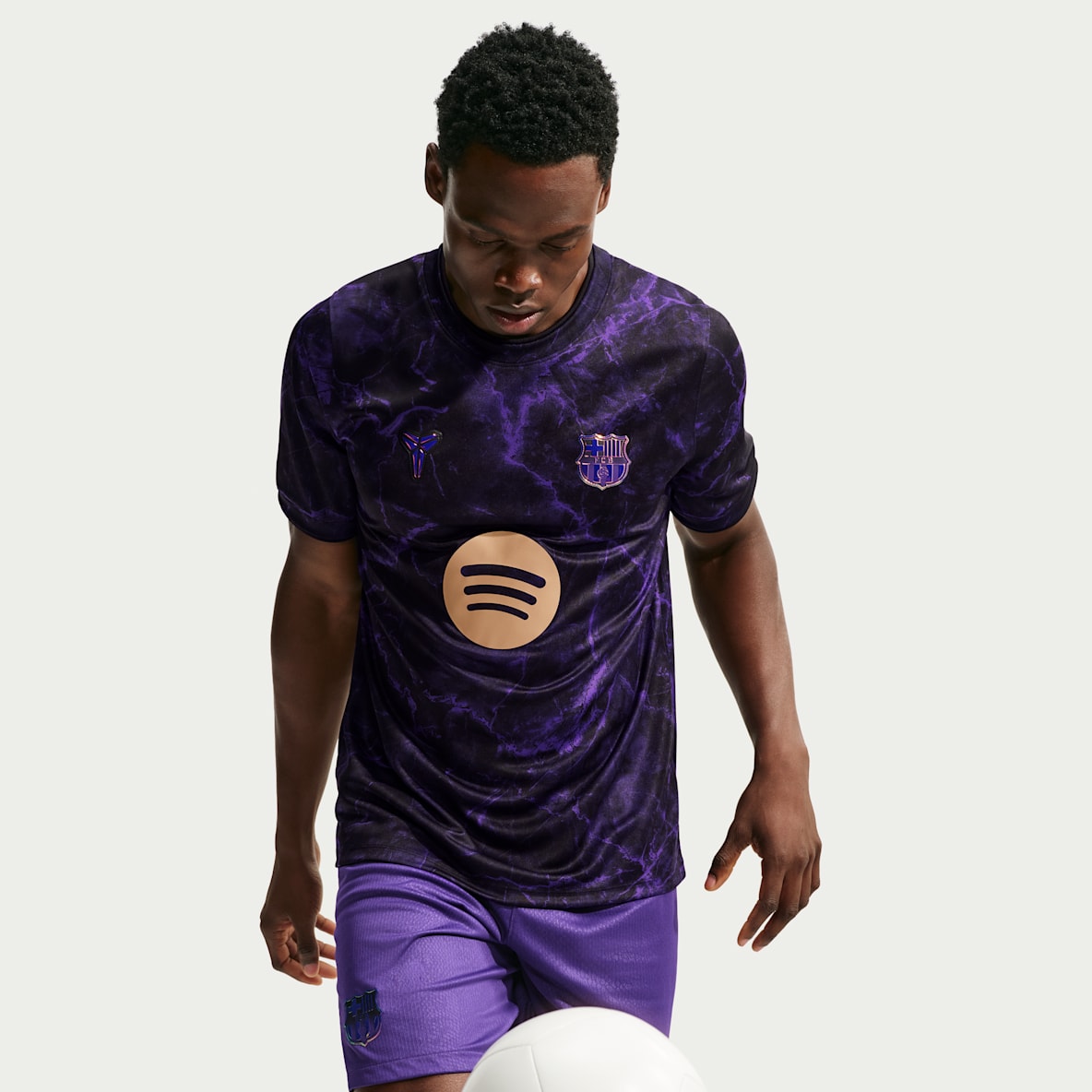 巴萨(巴塞罗那足球俱乐部)Away Kobe Dri-FIT 科比男子速干足球赛前短袖上衣