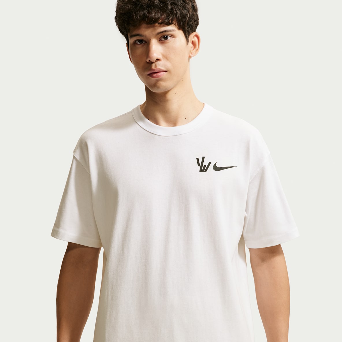 Nike Sportswear Premium Essentials 杨力维专属 Logo 短袖T恤