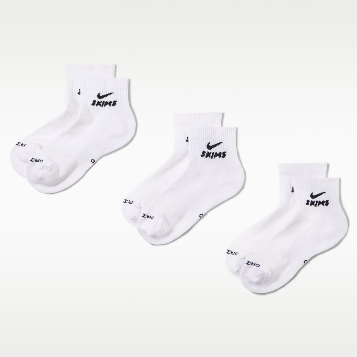 NikeSKIMS Dri-FIT 女子速干运动短袜(3 双)