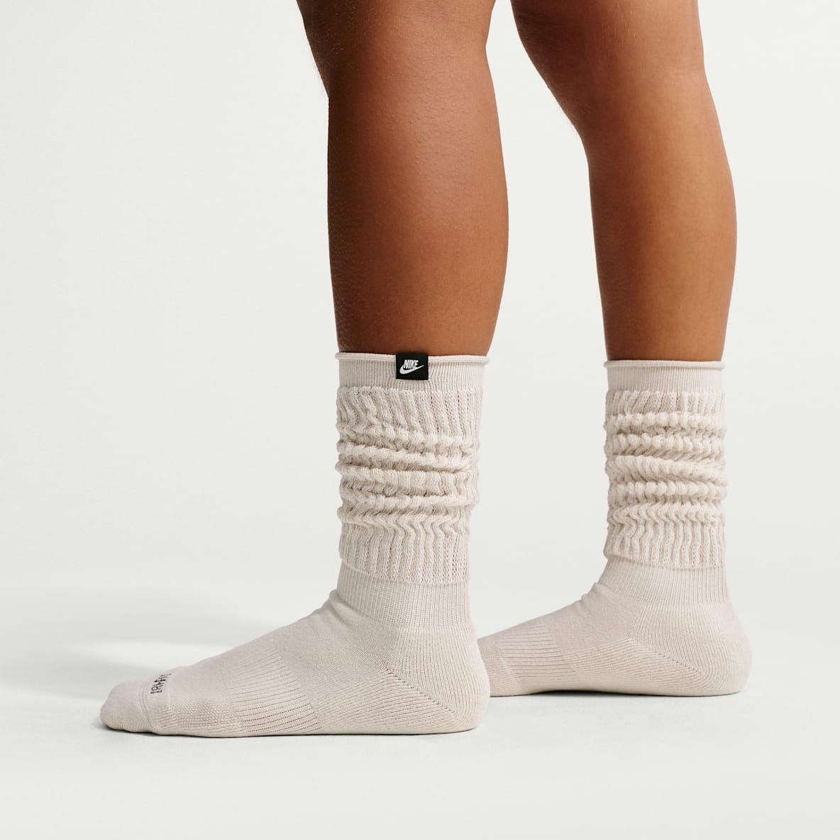 Nike Everyday Plus 舒适速干中筒堆堆运动袜(1 双)