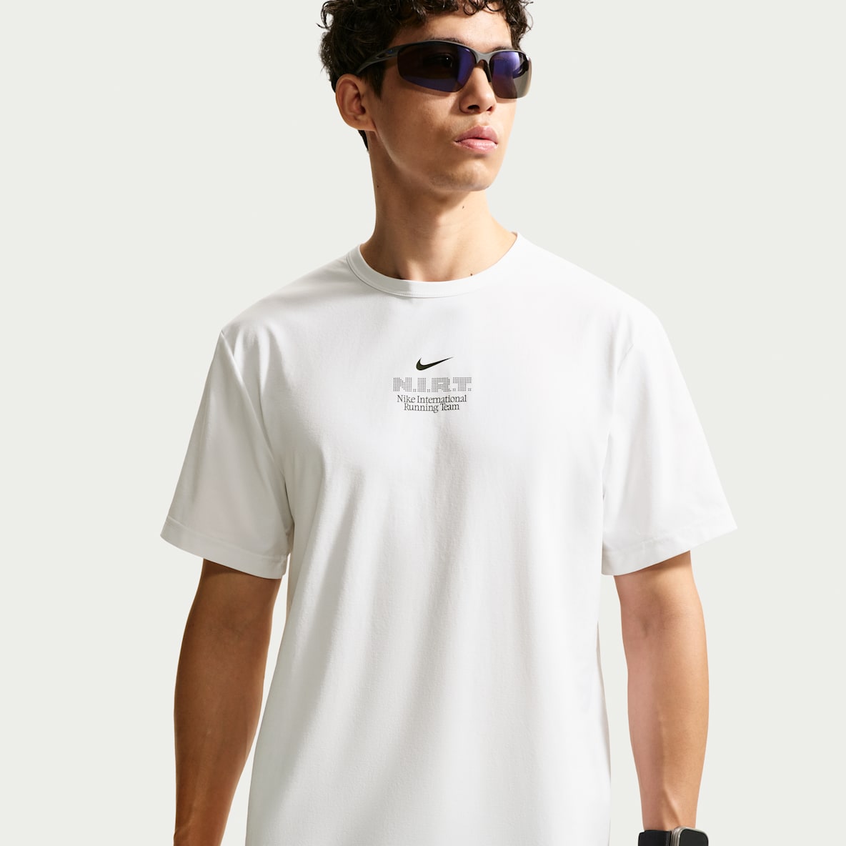 Nike Hyverse Dri-FIT 男子防晒速干短袖训练T恤
