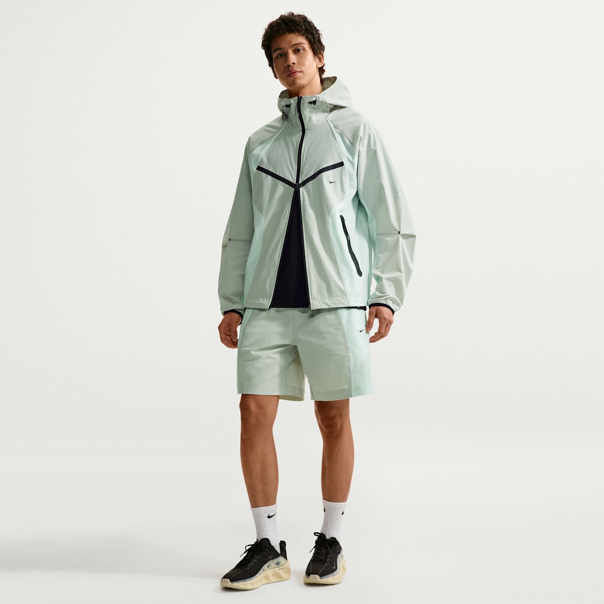 Nike Tech Dri-FIT 男子速干梭织撞色短裤