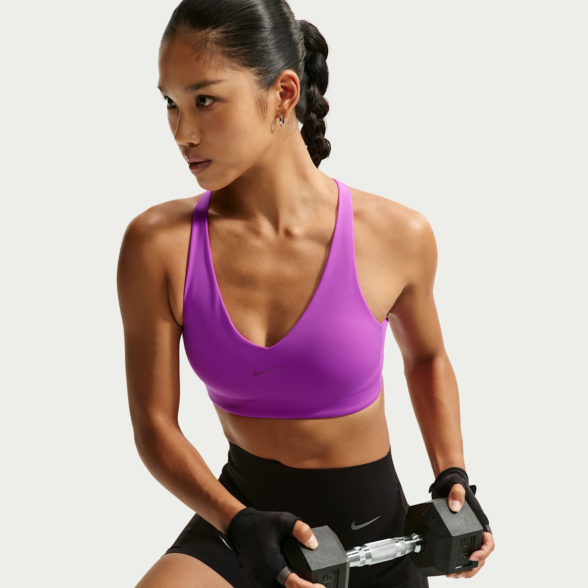 Nike Universa 女子汗渍隐匿中强度支撑速干衬垫运动内衣