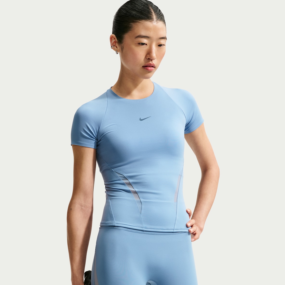 Nike Universa 女子汗渍隐匿速干网眼布拼接短袖上衣