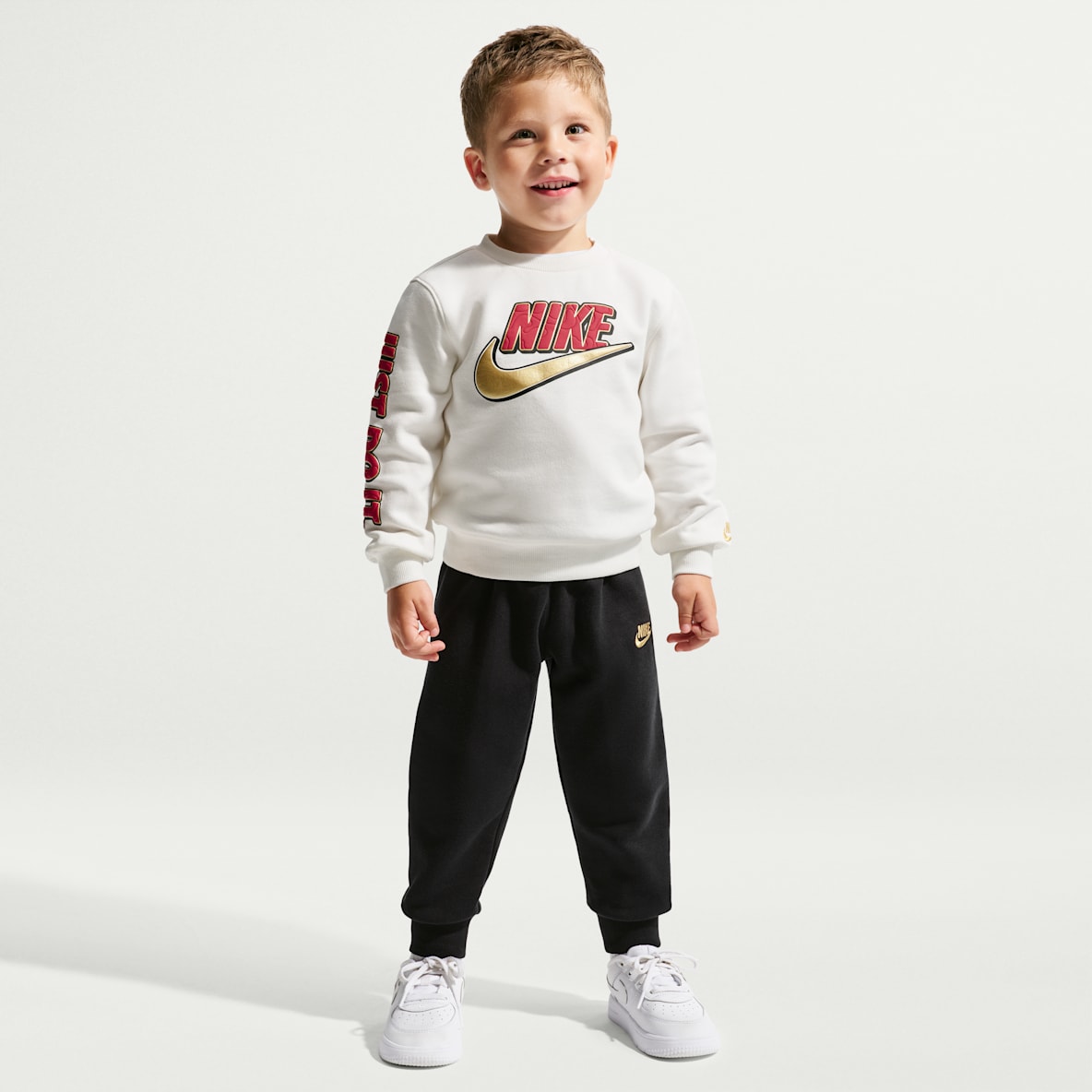 Nike Sportswear Frosted Futura 婴童加绒圆领上衣和长裤套装