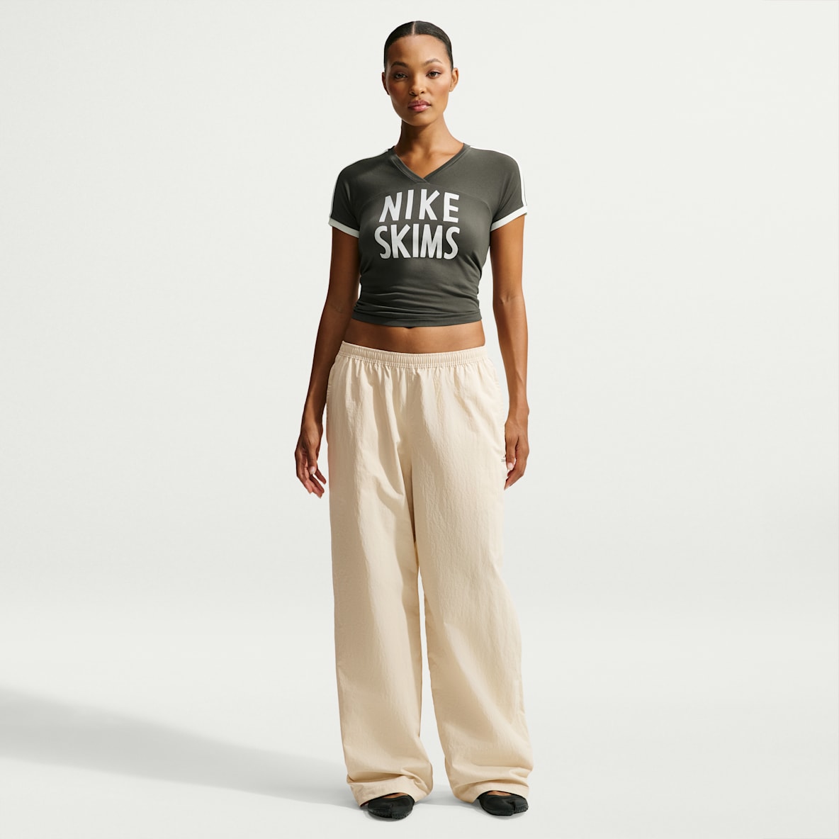 NikeSKIMS Crunchy Nylon 女子阔腿长裤