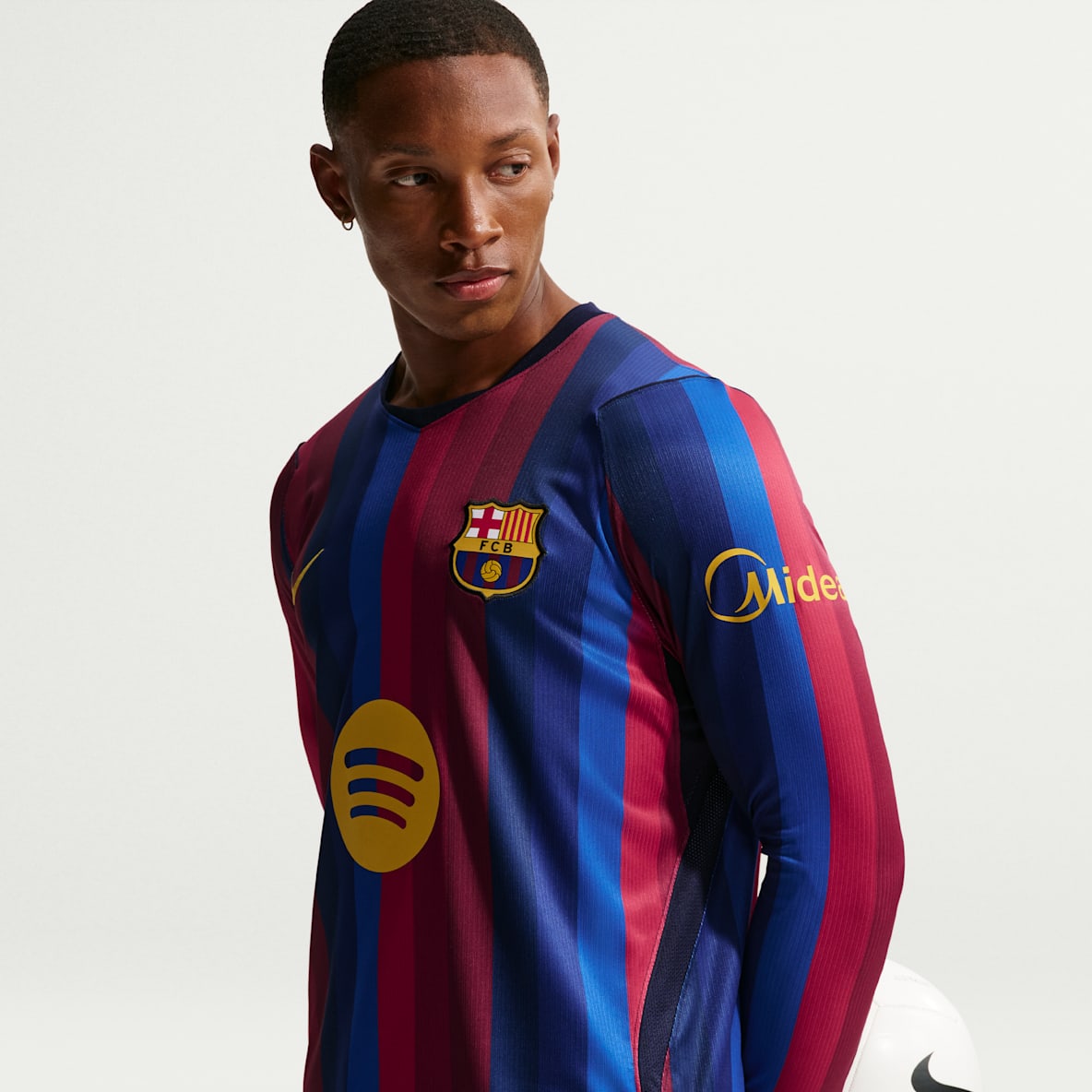 2026/27 赛季巴萨主场球迷版 Nike Dri-FIT 男子速干足球长袖球衣
