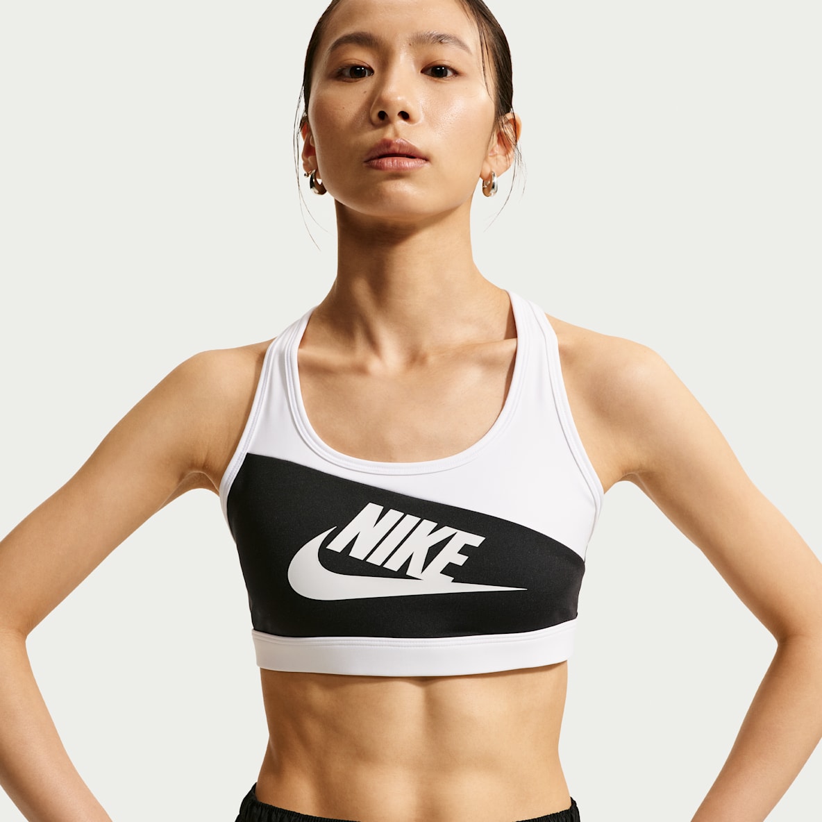 Nike Swoosh 女子速干中强度支撑衬垫运动内衣