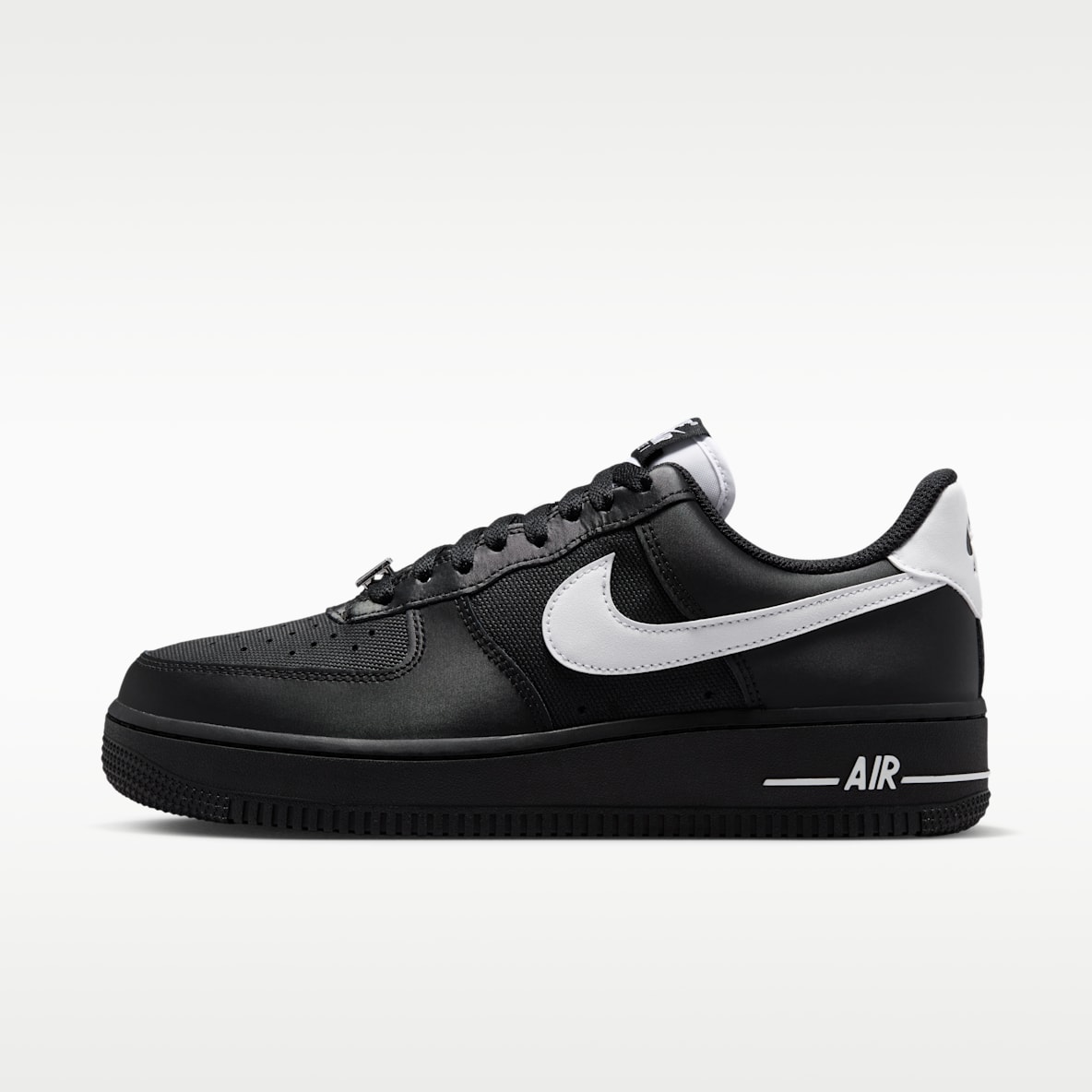 Nike Air Force 1 '07 SE 女子空军一号运动鞋