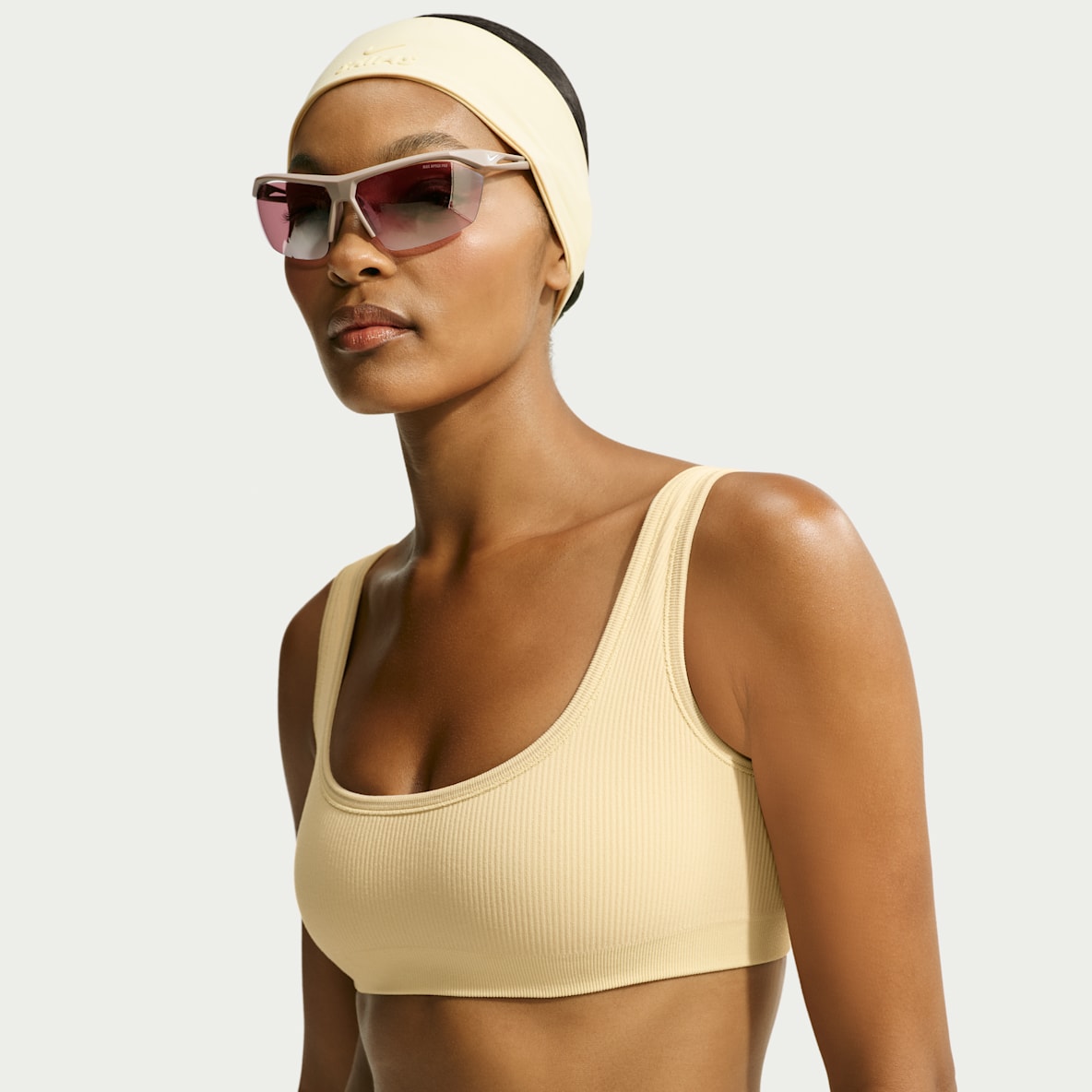 NikeSKIMS Ribbed 女子 U 领运动内衣（无胸垫）