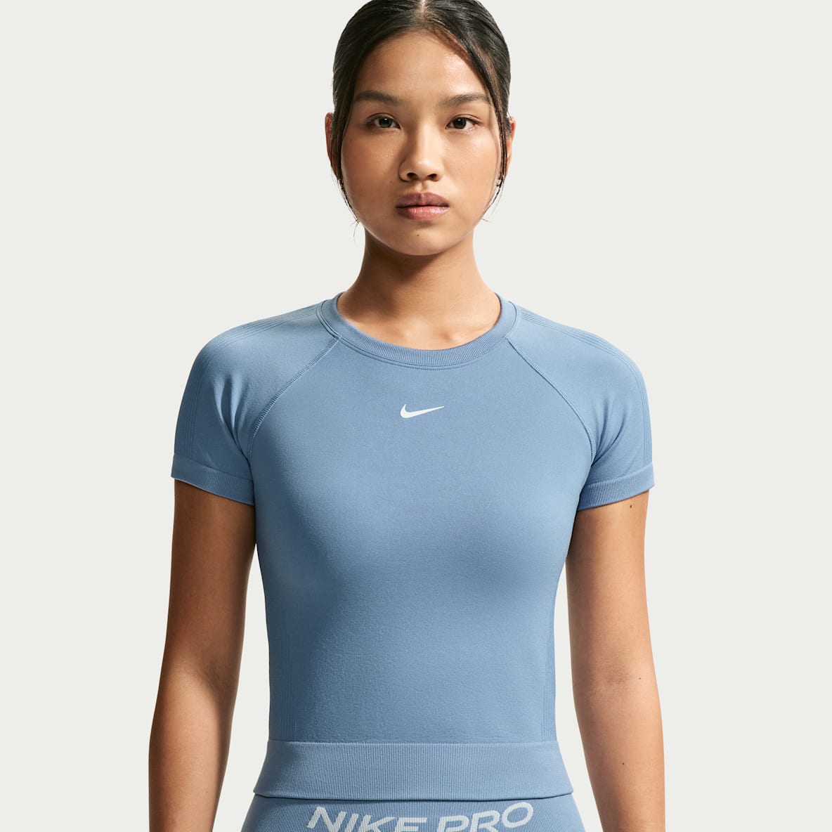 Nike Pro Dri-FIT 女子平整缝线速干塑形紧身短袖训练T恤