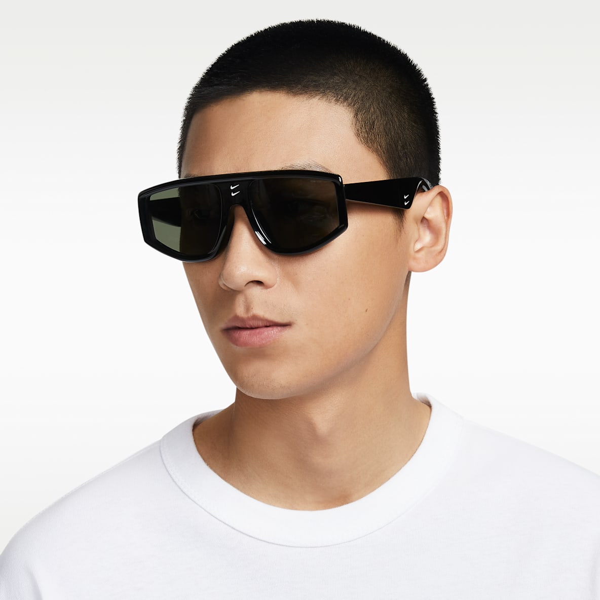 Nike Sonar Surge 低鼻桥太阳镜