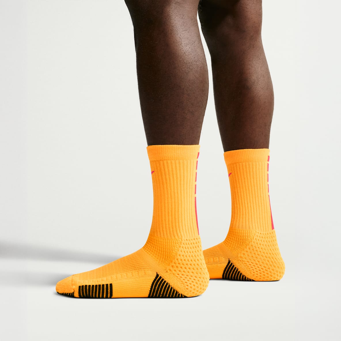 Nike Elite 2.0 舒适速干中筒运动袜（1 双）