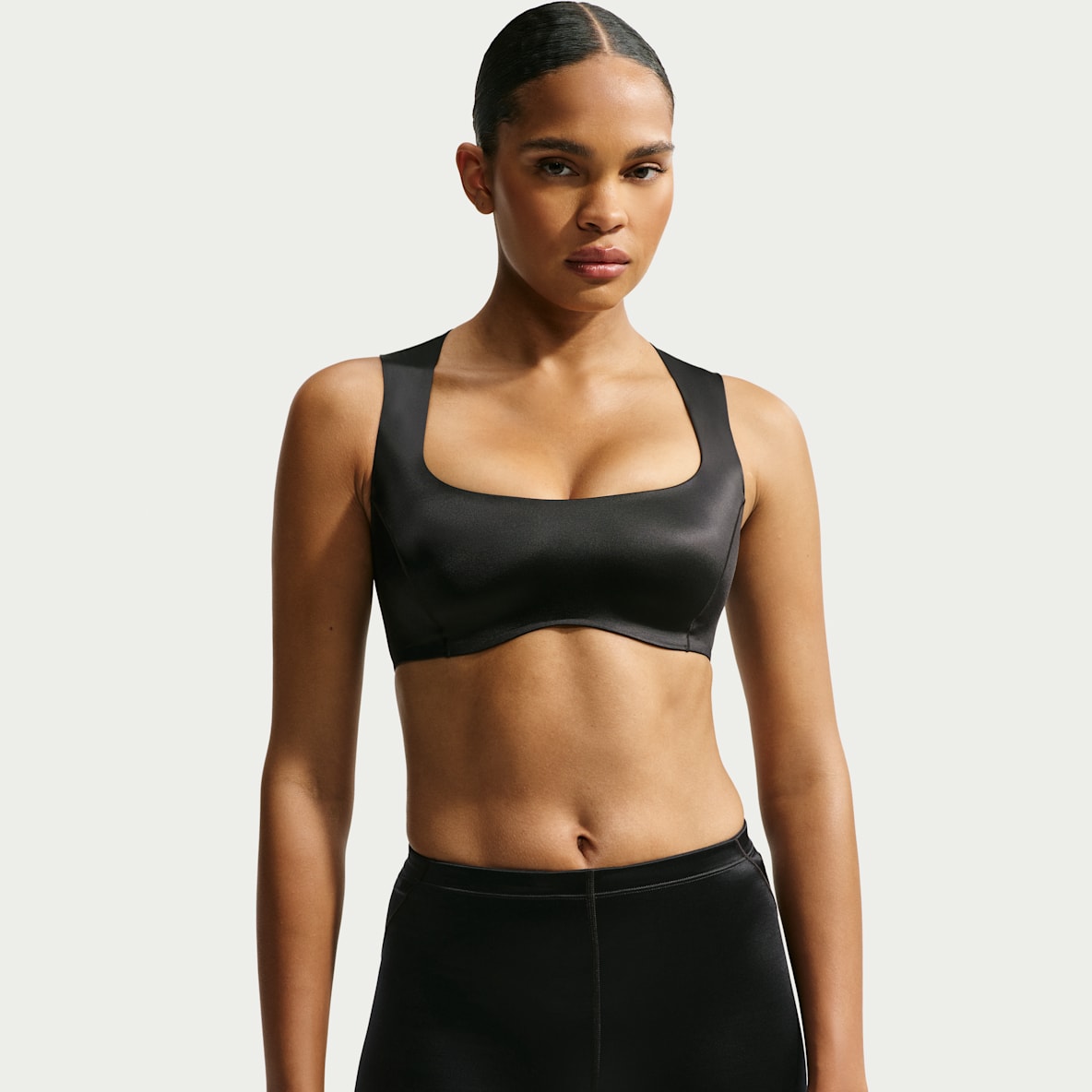 NikeSKIMS Satin Shine 女子速干大圆领运动内衣