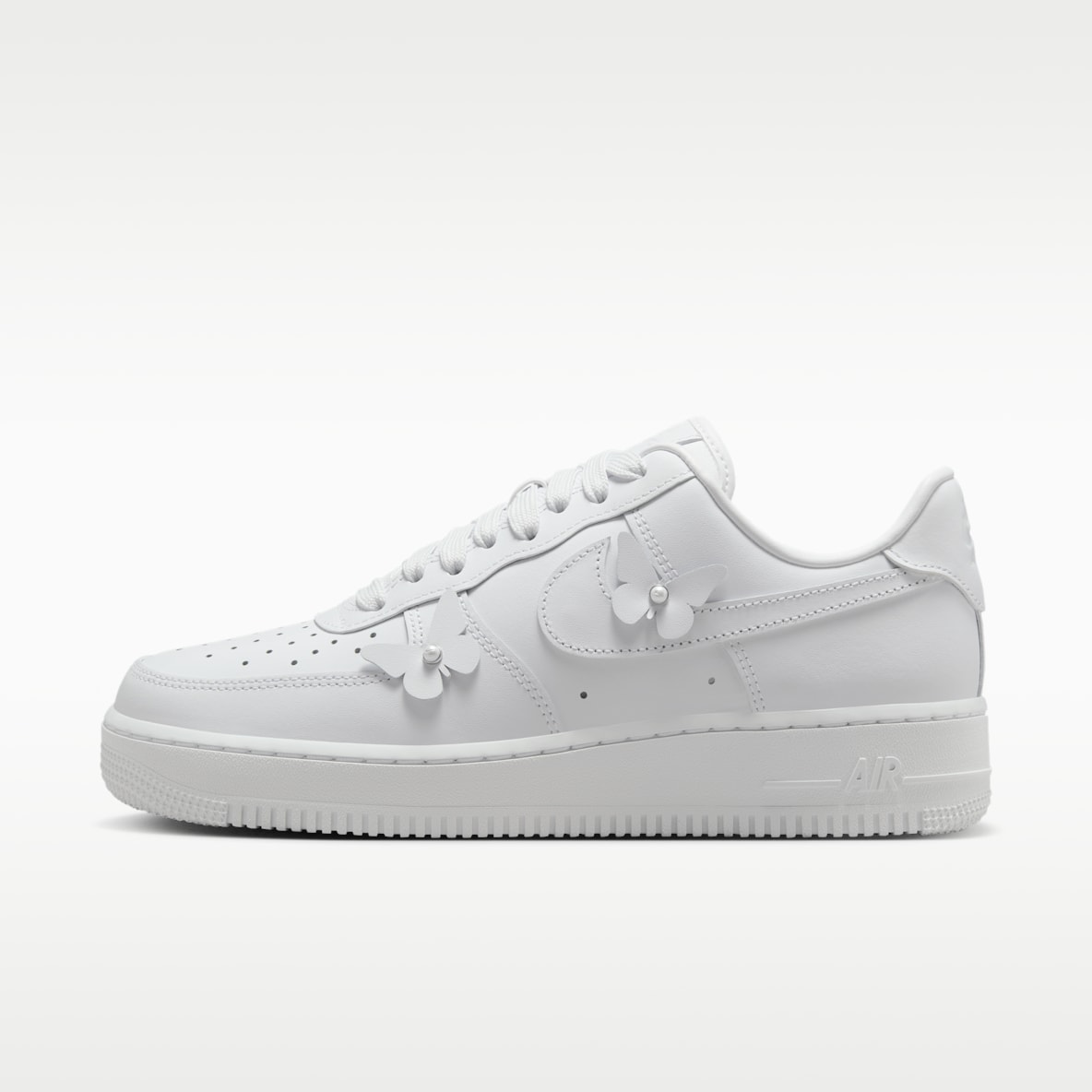 Nike Air Force 1 Low 女子空军一号运动鞋