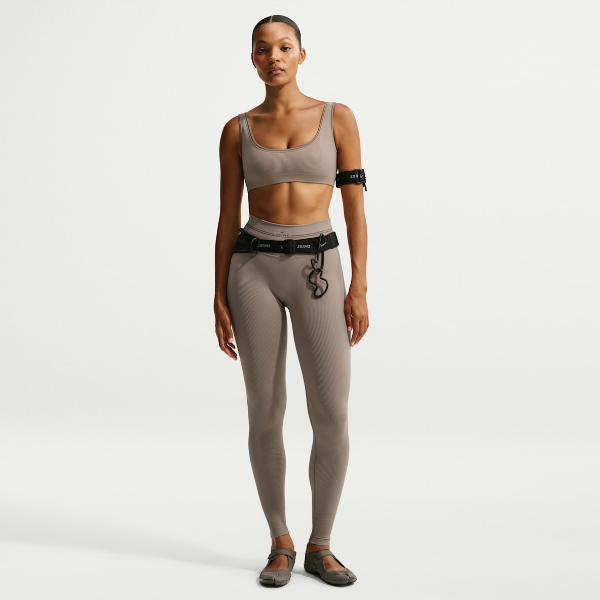 NikeSKIMS Ribbed 女子高腰紧身裤
