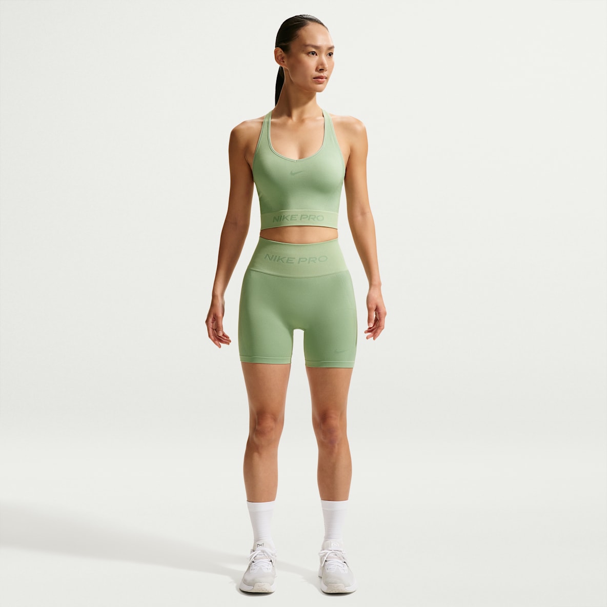 Nike Pro Nike Pro Dri-FIT 女子平整缝线速干高腰塑形训练骑行短裤