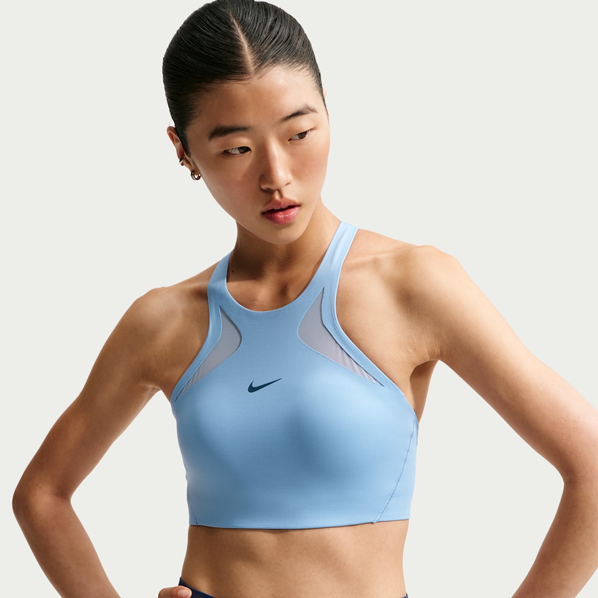 Nike Universa 女子汗渍隐匿速干中强度支撑衬垫网眼布拼接运动内衣